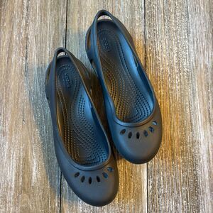 Crocs Shoes Womens Sz 7 Black  Kadee Slingback Flat Cut Outs Comfort Cushion